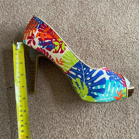 Heels - Picture 7 of 7